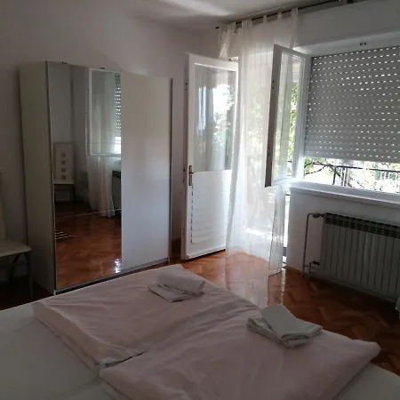 2381d Apartment
